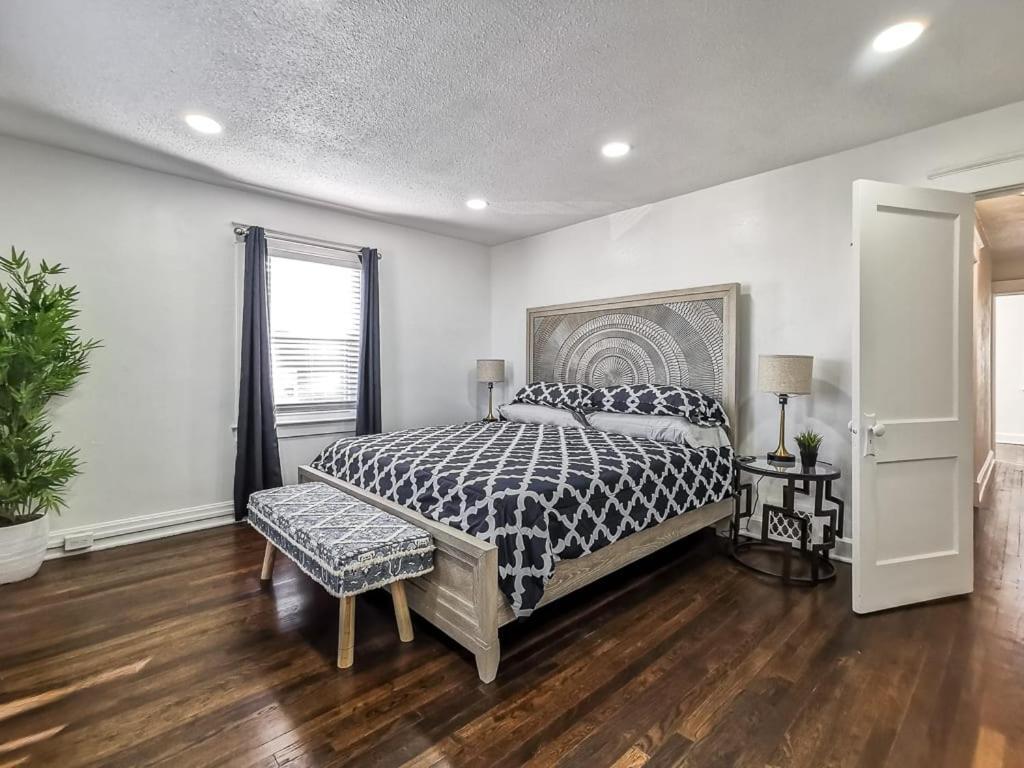 Newly Renovated Plaza Beauty-Three King Bedrooms Kansas City Bagian luar foto